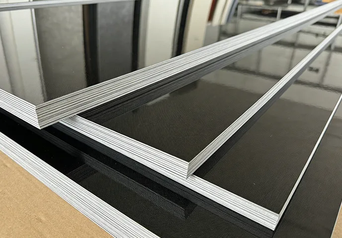 De kenmerken van PET Mirror Carbon Crystal wandpaneel.