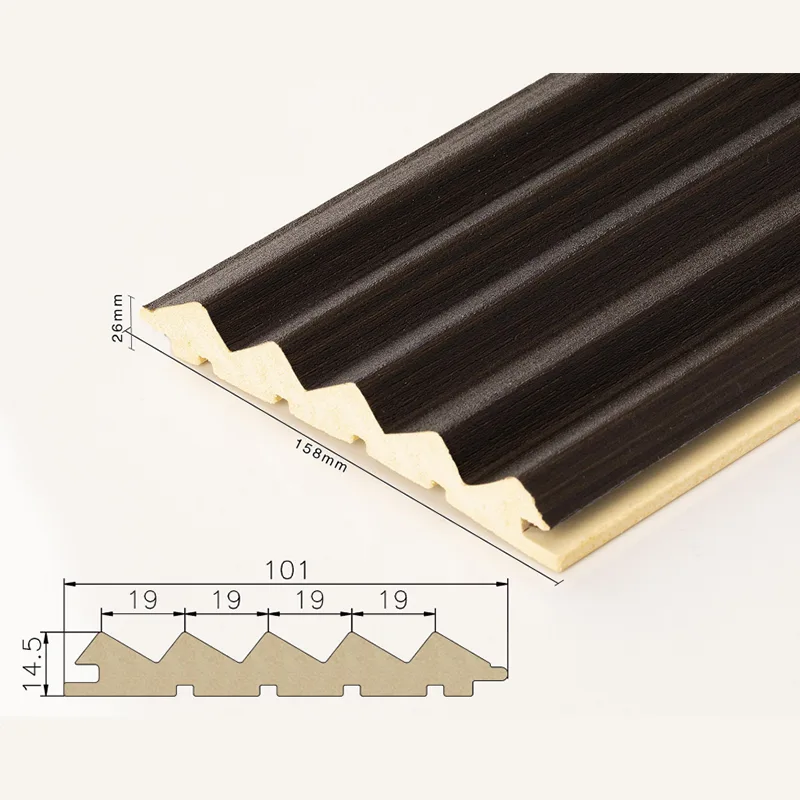 95 massief speciaal gevormd gecanneleerd paneel met 5 rasters